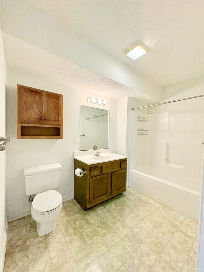 Building Photo - 24 Rosette Ln