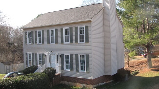 Building Photo - Well-kept 3 bedroom 2 1/2 bath home in the heart of Clemmons