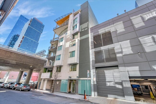 Building Photo - 69 Clementina St