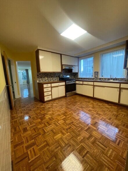 Building Photo - 10 Packard Ave