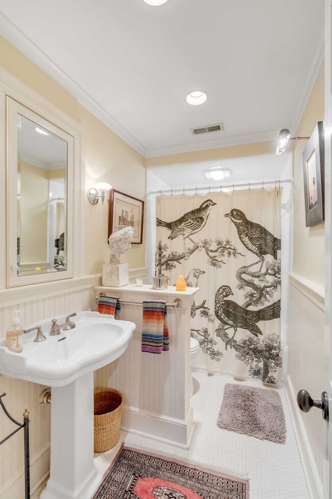 Building Photo - 209 Station 17 St