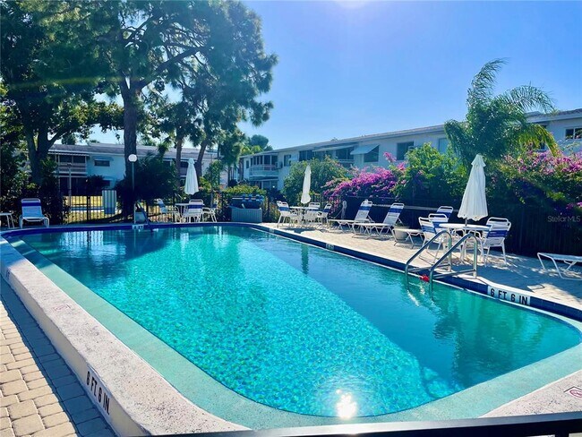 Building Photo - 1625 Leisure Dr