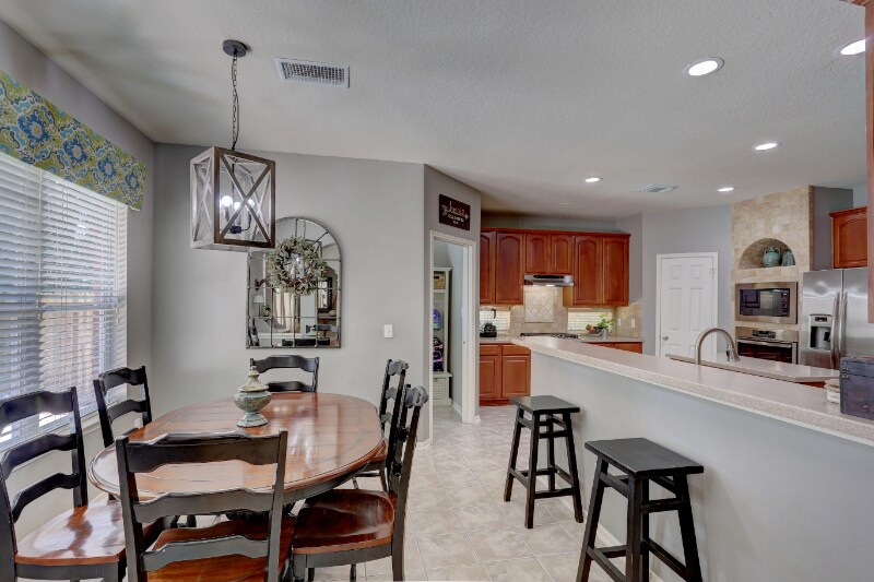Building Photo - 19 S Linton Ridge Cir