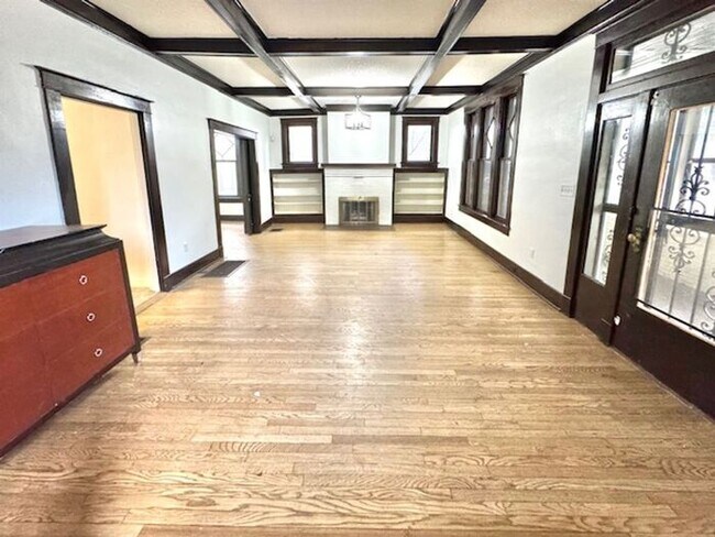 Building Photo - Historic Large Beautiful midtown home near Rhodes College available for Rent!