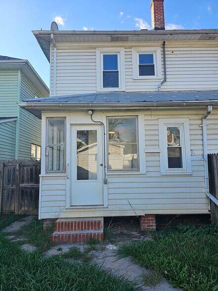 Back door - 226 S Illinois Ave