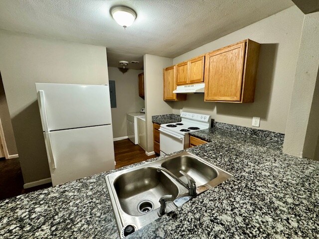 Building Photo - 114 Neal St