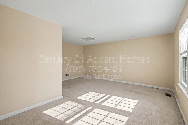 Building Photo - 968 Harrison Cir