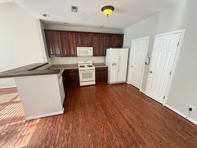 Building Photo - Charming 3BR Townhome in Sought-After Harrisburg Town Center