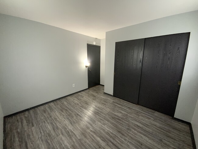 Building Photo - 921 Blue Ridge Dr