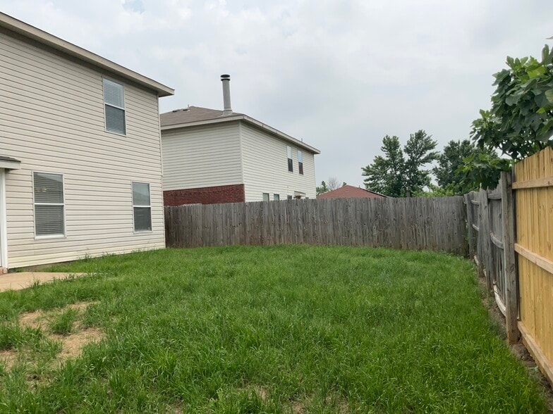 Building Photo - 8724 Hunters Creek Ct