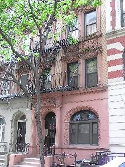 Building Photo - 316 W 51st St