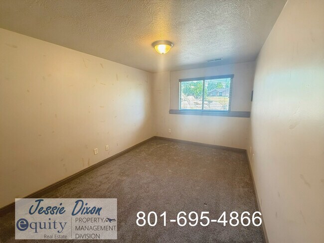 Building Photo - 5725 Brook Cir