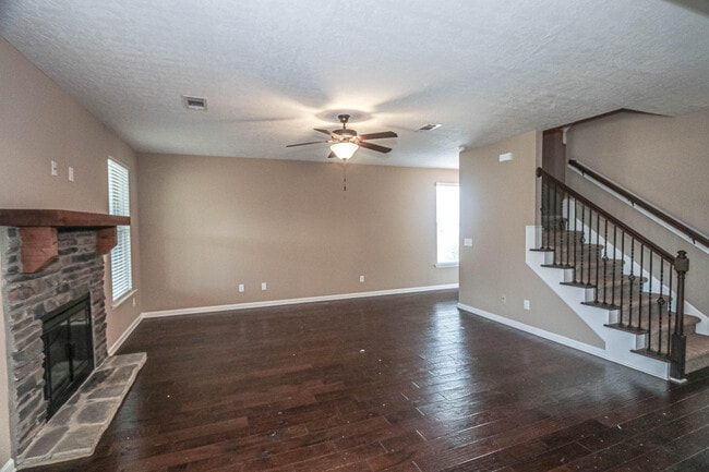 Building Photo - 479 Sebastian Dr