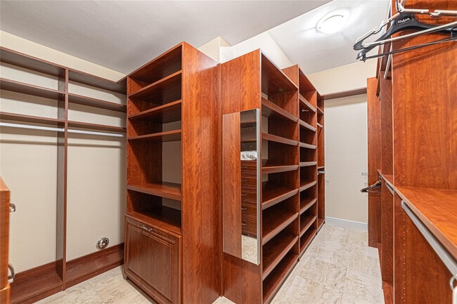 Building Photo - 2519 Barcelona Dr