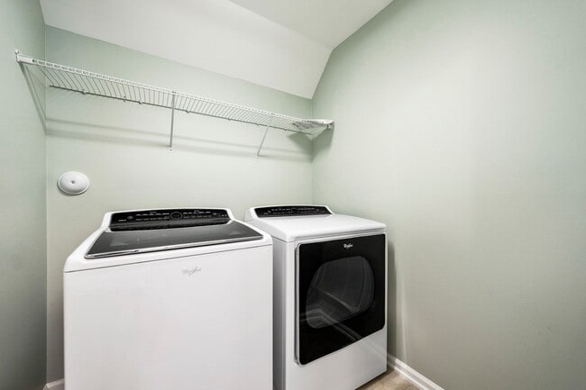 Building Photo - AVAILABLE IN MAY!  Stunning, like-new 4 bedroom, 4 bath home with large fenced yard!