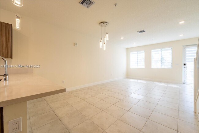 Building Photo - 6425 NW 103rd Pl