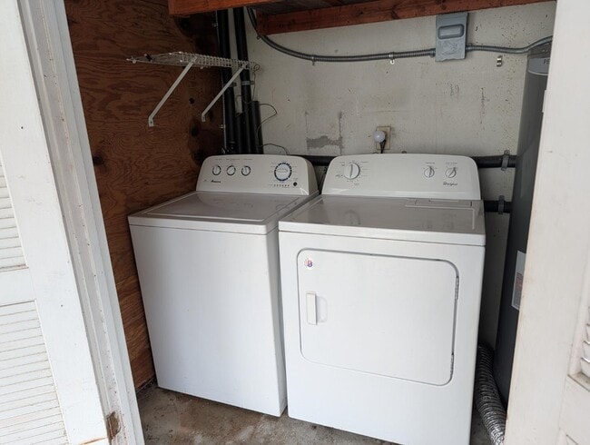 Building Photo - 1657 Louvre Dr