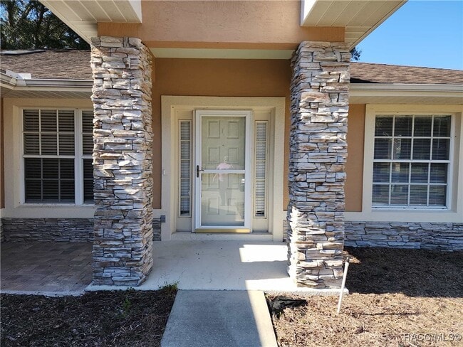 Building Photo - 2595 N Brentwood Cir