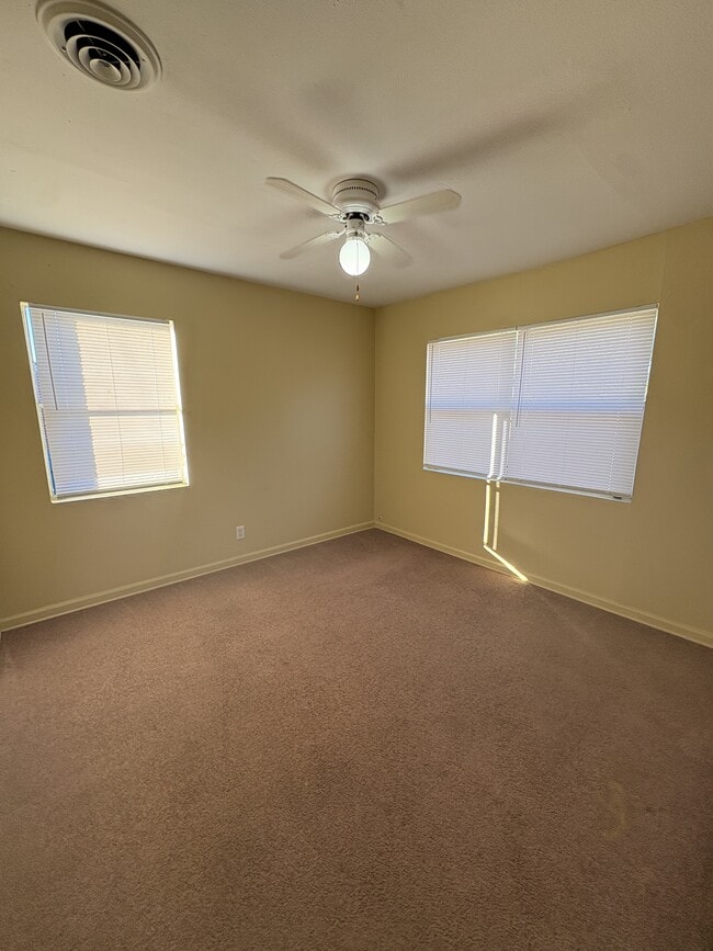 Building Photo - 228 Frieda Ln