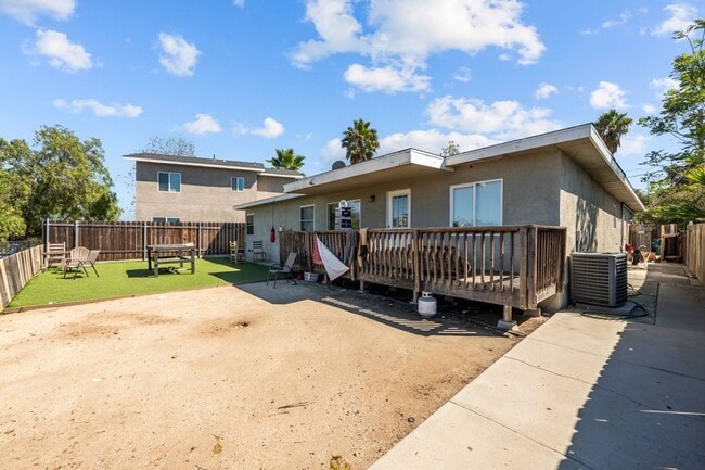 Building Photo - 5379 E Falls View Dr