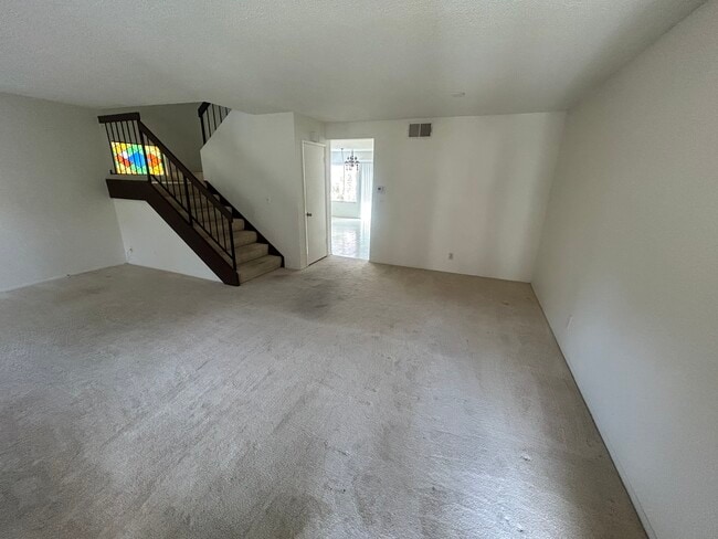 Building Photo - 1327 Westmont Dr