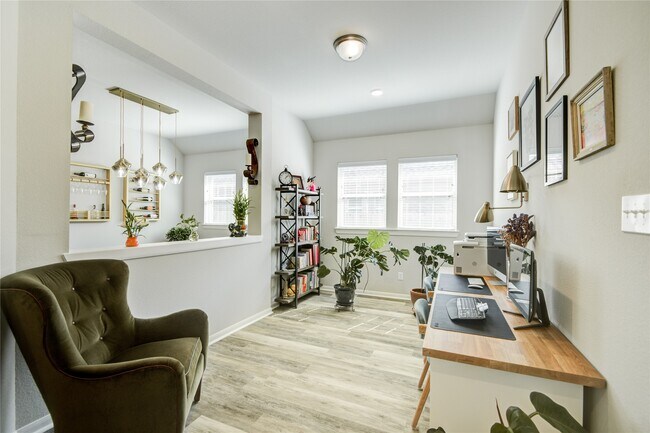 Building Photo - 2815 Torrey Pines Dr