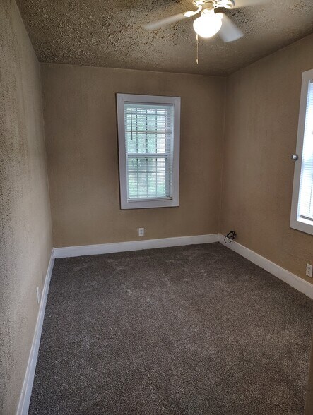 Building Photo - 1034 Leland Ave
