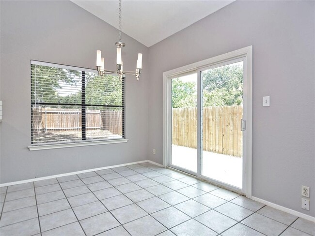 Building Photo - 813 Primrose Ln
