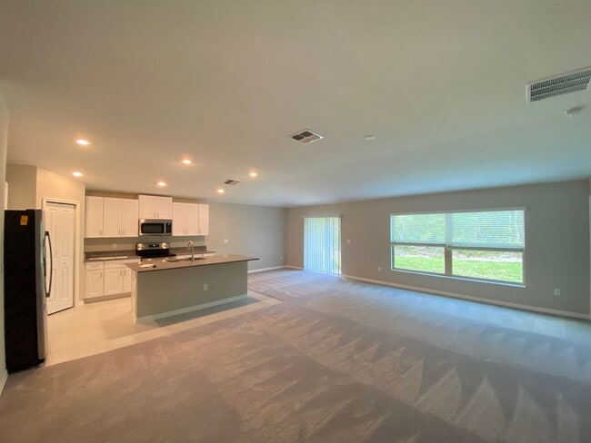 Building Photo - Great SW location 4/2/2 **WON'T LAST**