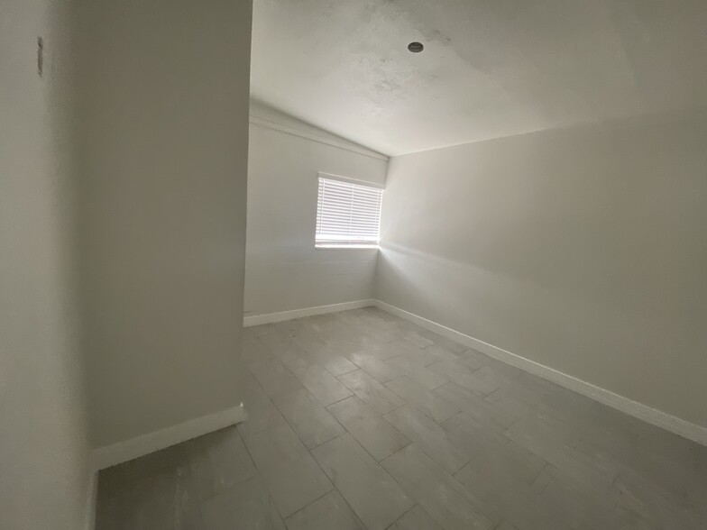 Building Photo - 1210 E Saint Louis Ave