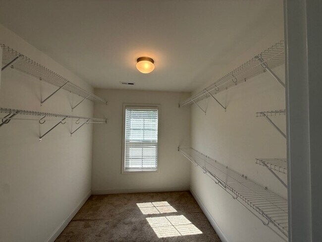 Building Photo - Fieldstone Crossing