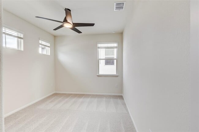 Building Photo - 2008 Kit Cir