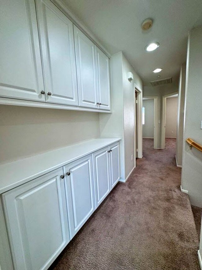 Building Photo - 3 bedroom Murrieta Condo in the gated Will...