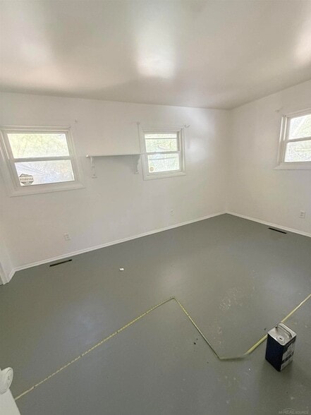 Building Photo - 836 Victoria Ave