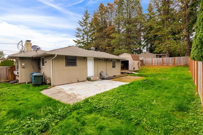 Building Photo - Lynnwood 4 Bedroom Rambler - Huge Lot and Storage Shed - NO CARPETS