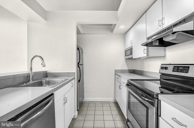 Building Photo - 303 Vine St