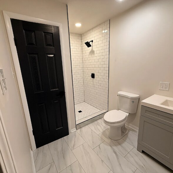 Building Photo - 5211 E 141st St