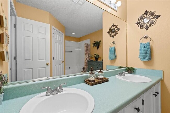 Building Photo - Single Family Home For Rent