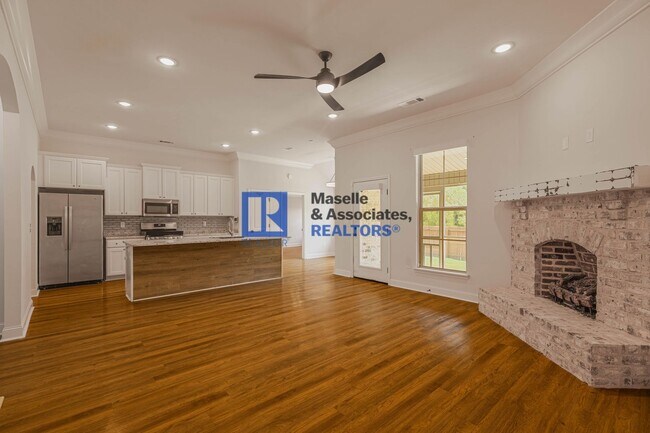 Building Photo - 1019 Silver Cir