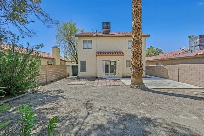 Building Photo - 370 Manzanita St
