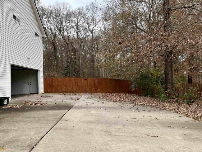 Building Photo - 214 Piedmont Dr