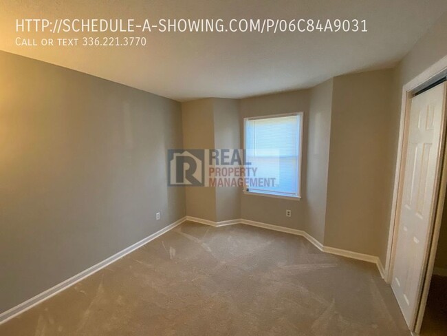 Building Photo - Pristine 2 Bed / 2 Bath Condo on Glendale ...