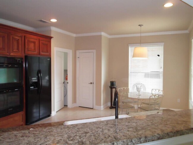 Building Photo - 1722 Parklake Village Dr