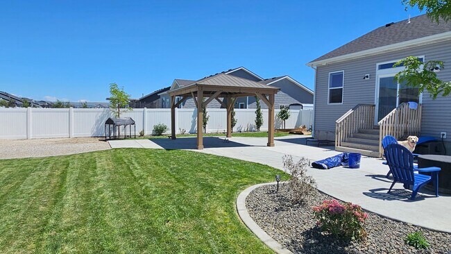 Building Photo - 3 Bed 2 Full Bath home