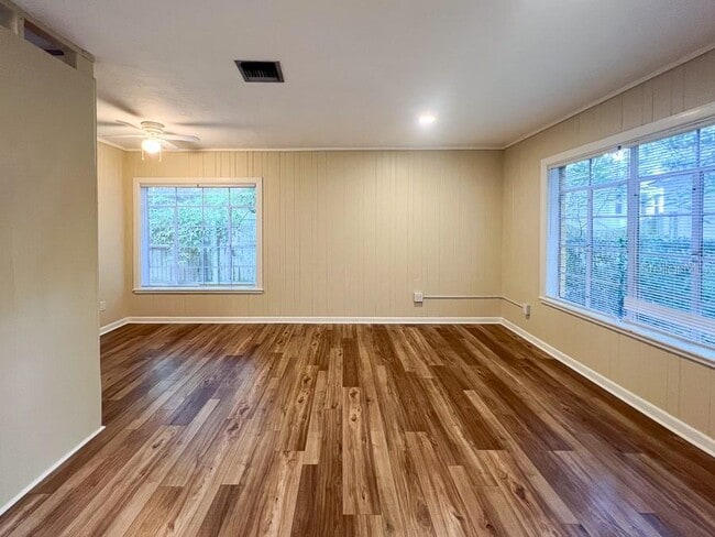 Building Photo - 2734 SW 3rd Pl