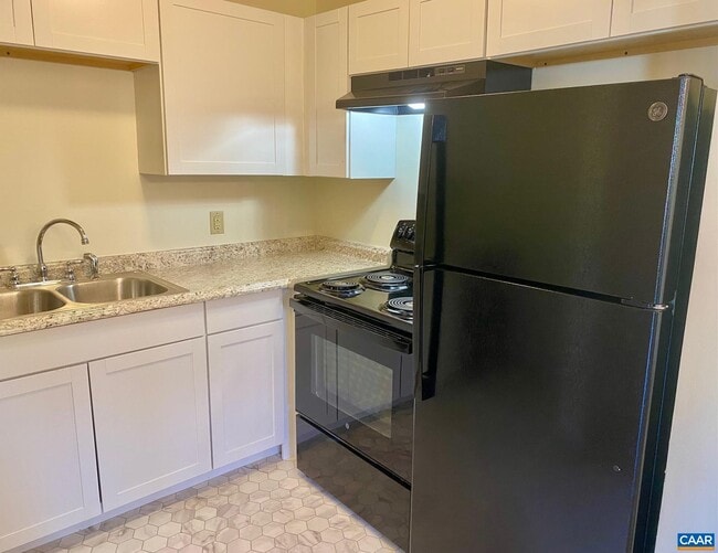 Building Photo - 108 Olinda Dr