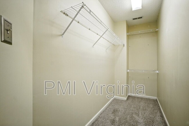 Building Photo - 312 Hickory Hinge Way