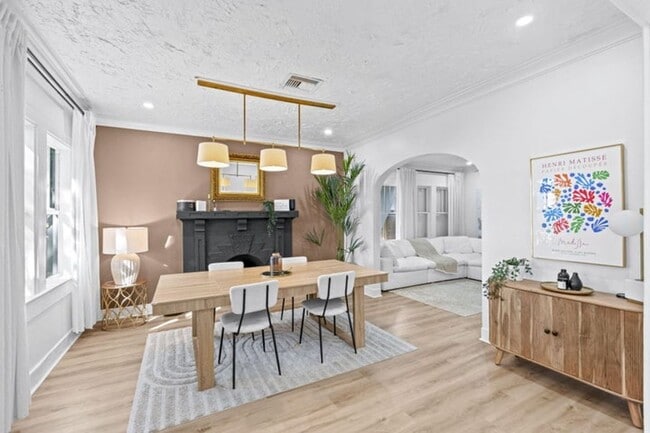 Building Photo - 715 Kaye St