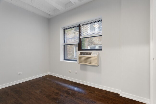 Building Photo - 5718 N Winthrop Ave