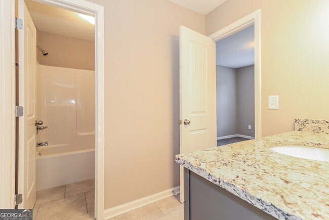 Building Photo - 15 Fieldcrest Dr